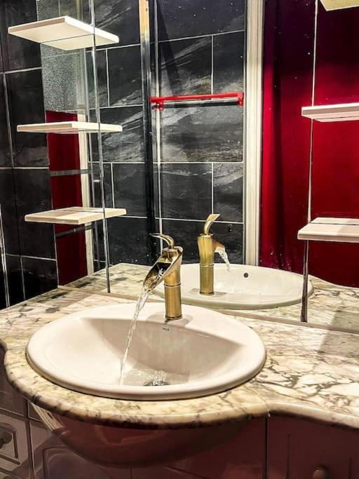Apartament Le Moliere - Enigme Et Sauna Pézenas Zewnętrze zdjęcie